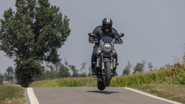 Honda CB1000F 2026: un ritorno alle follie di periferia, tipiche dei racconti della provincia anni '80