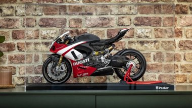 Ducati Panigale V2 Superquadro Final Edition in scala 1:4 by Pocher