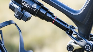 Ammortizzatore SRAM Flight Attendant su Canyon Lux World Cup CFR