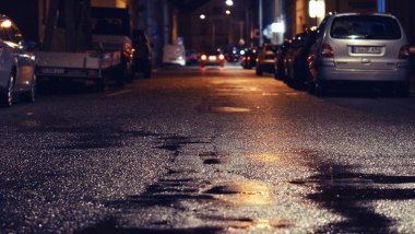 Strade rovinate: colpa di SUV ed EV? - Foto di Ringo Hoffmann su Unsplash