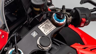 Honda Fireblade SP McGuinness 30th Anniversary, il dettaglio della placca