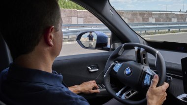 BMW Neue Klasse, apertura portiera intelligente