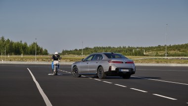 BMW Neue Klasse, la sterzata di emergenza