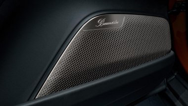 Burmester&reg; 3D High-End Surround Sound System