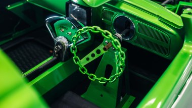 Hot-rod Riddler, derivata da un Maggiolino del 1972, interno