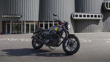 Moto Guzzi V7 Edizione 105th Anniversary
