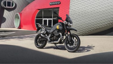 Moto Guzzi V85 Strada Edizione 105th Anniversary