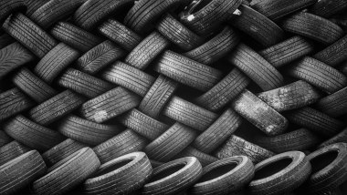 Pneumatici usati - Foto di Imthaz Ahamed su Unsplash