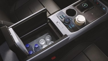 Ford Bronco Basecamp, il vano refrigerato tra i sedili