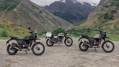 Nuova Himalayan 440, le tre colorazioni