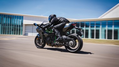 Kawasaki Ninja H2 2027, 209 CV non bastano? C'è la R da oltre 300