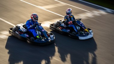 Max Verstappen nell'evento Max vs 100 organizzato dalla Red Bull a Silverstone | Foto: Red Bull Content Pool