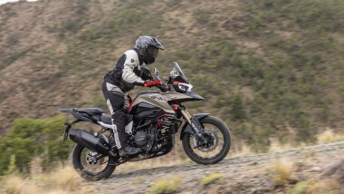 Benelli TRK 902 Xplorer: l'ergonomia migliora nel fuoristrada