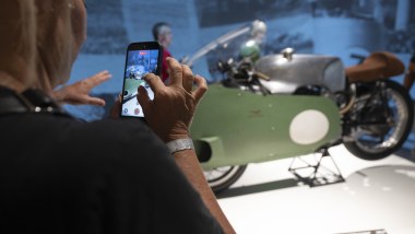 La storia ha ancora un ruolo importantissimo nel rinnovato museo di Moto Guzzi