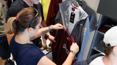 Moto Guzzi: al Motoplex c'è spazio per lo shopping
