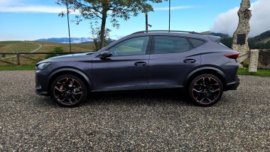 CUPRA Formentor VZ5, di profilo
