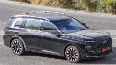 Audi Q9, foto spia della versione ibrida Plug-in