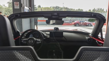 Nuova Mazda MX-5 2027 ai box di Imola durante il Minardi Day 2026