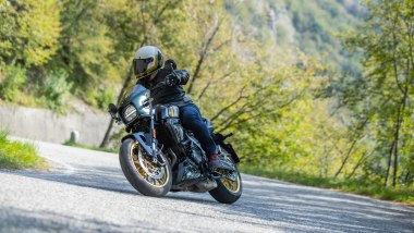 Suzuki GSX-8TT, convince tra le curve grazie alla ciclistica ben a punto