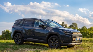 Nuova Suzuki Across 2027, 3/4 anteriore
