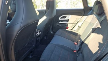 Mercedes CLA Shooting Brake ibrida, posti posteriori