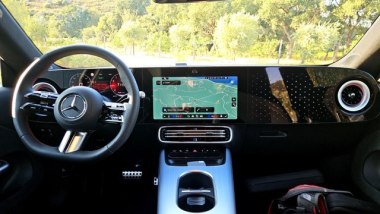 Mercedes CLA Shooting Brake ibrida, plancia