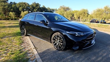 Mercedes CLA Shooting Brake ibrida, 3/4 anteriore