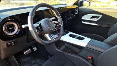 Mercedes GLB Hybrid, interni e plancia