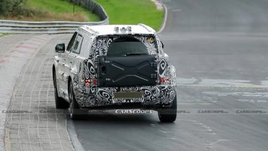 Land Rover Baby Defender, la scatola sul portellone posteriore