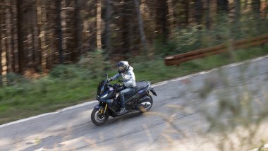 Voge SR450X: la posizione di guida è comoda per i viaggi