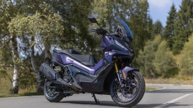 Voge SR450X: 3/4 anteriore