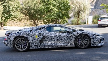 Lamborghini Revuelto, la vista laterale del prototipo