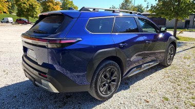 Subaru E-Outback, 3/4 posteriore