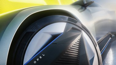 Opel STX Concept, le prime immagini ufficiali
