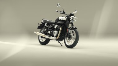 Triumph Bonneville T40, il look riprende quello delle sorelle maggiori