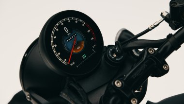 Triumph Bonneville T40, il display ha una modalità retrò denominata Heritag