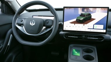 Leapmotor B03X, volante, strumentazione da 8,8'' e infotainment da 14,6''