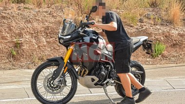Foto spia erede Triumph Tiger 900 Rally