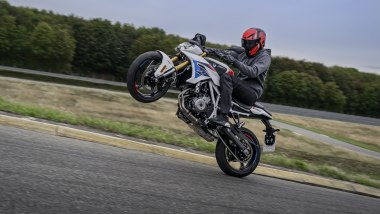 Nuova BMW F 450 R, promette di essere facile, ma anche divertente