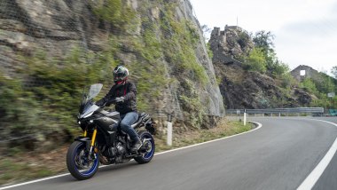 Sfida Crossover Entry Level 2026, la Yamaha Tracer 7 ha una posizione confortevole