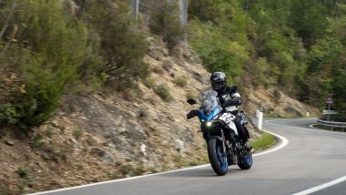 Sfida Crossover Entry Level 2026, la Suzuki è la meno attrezzata per i lunghi viaggi