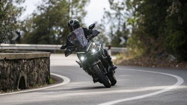 Sfida Crossover Entry Level 2026, la Zontes 703T ha l'assetto da mettere a punto, ma il potenziale c'è