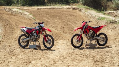 Ducati Desmo450 MX 2027 e Ducati Desmo450 MX Factory 2027
