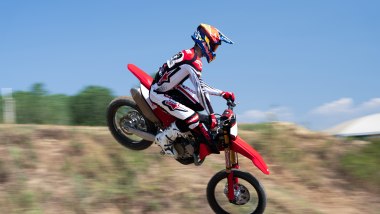 Ducati Desmo450 MX 2027, la Factory in azione