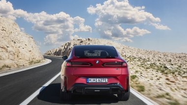 BMW iX4