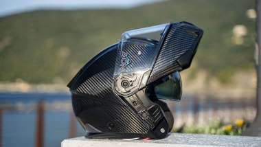 Sfida Crossover Entry Level 2026, il casco modulare in fibra di carbonio NOS NS15C