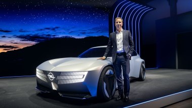 Opel STX Concept, il CEO Florian Huettl