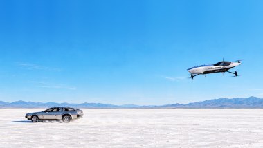 La DeLorean originale e l'auto volante per l'Airspeeder International Series