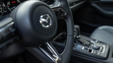 Mazda CX-30 2027 Makoto, dettaglio del volante