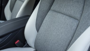 Mazda CX-30 2027 Makoto, il tessuto denim dei sedili